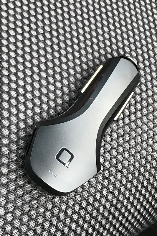 バッテリーモニター・駐車位置記憶・運転履歴記録機能がついたスマートカーチャージャー「ZUS Smart Car Charger」（価格：4622円）