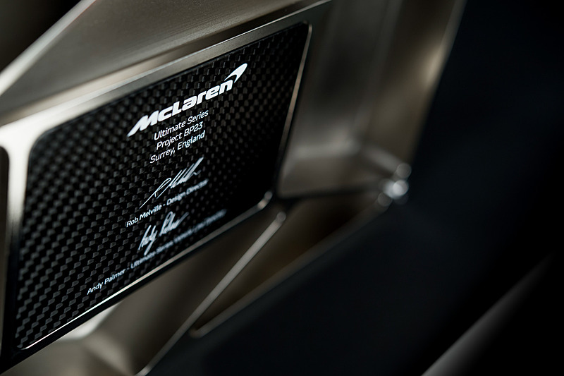 100時間以上の製作時間をかけて作られたスカルプチャー「スピード・フォーム」。Hyper-GTのインテリアを精密に再現したもので、1つひとつに番号が付けられた非売品とのこと