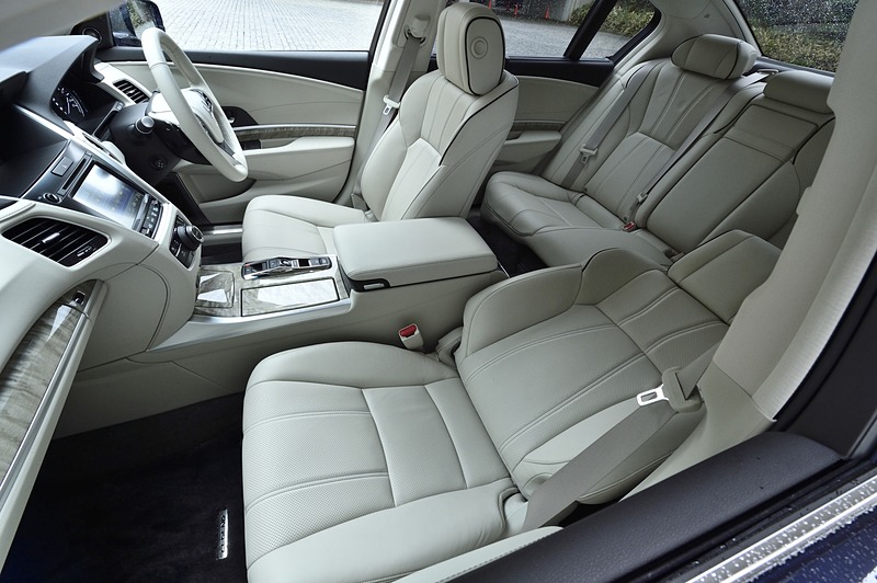 「グレーストーン」内装のインテリア