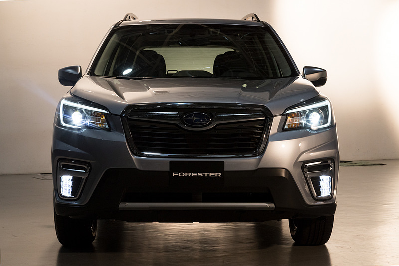 ヘッドライトに加えフォグランプもLED