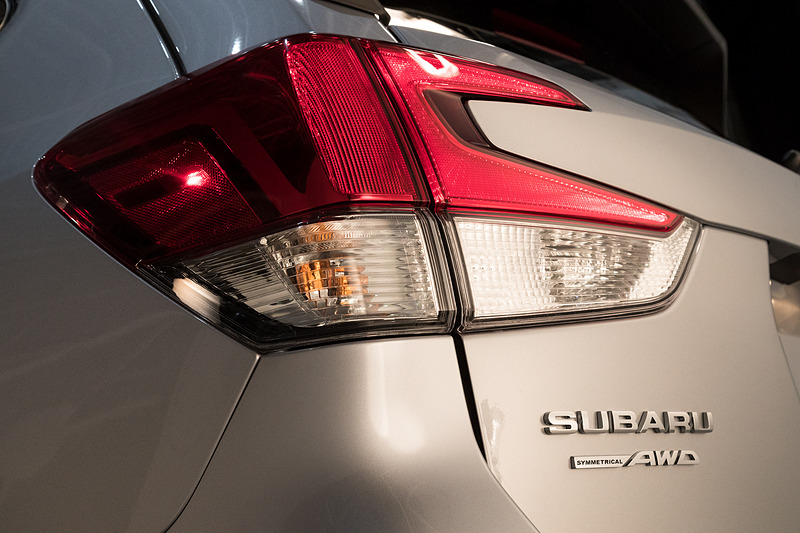 リアコンビランプとバッヂ。リアコンビランプはリアゲート側にも点灯部が設けられるようになった