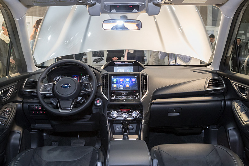 インパネは現行モデルの雰囲気を残しつつも高級感をアップした印象