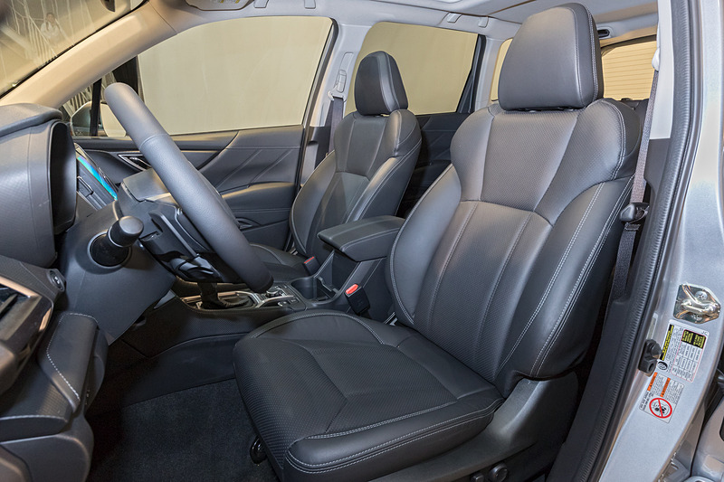 シートは本革タイプ