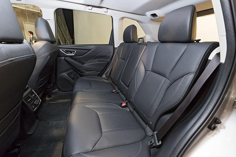 シートは本革タイプ