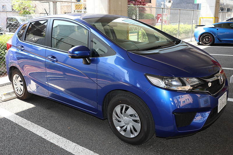 千歳船橋駅の指定駐車場は、小田急線の高架下にある千歳船橋第1駐車場。5台のカーシェア車両が配備されている