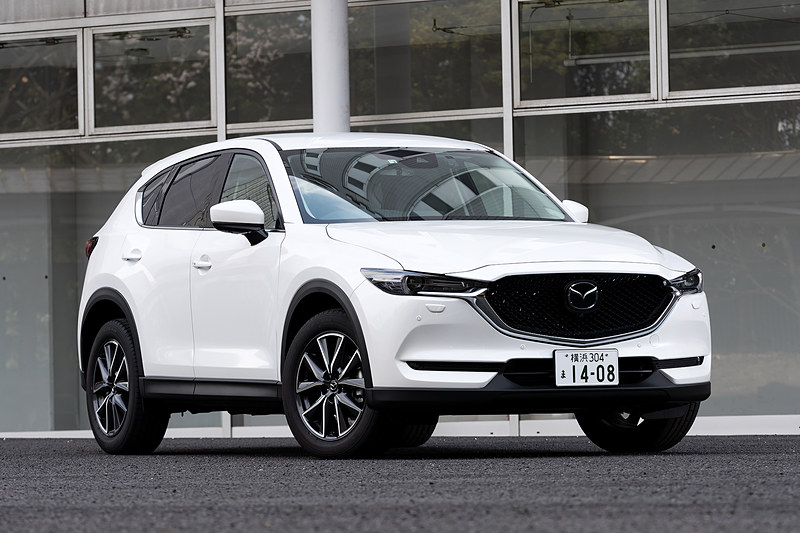 CX-5 XD L Package（4WD）。ボディカラーは「スノーフレイクホワイトパールマイカ」