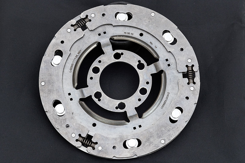 トルクコンバーターに追加された「振り子ダンパー」。気筒休止の切り換え時に発生する振動を振り子の慣性で吸収する