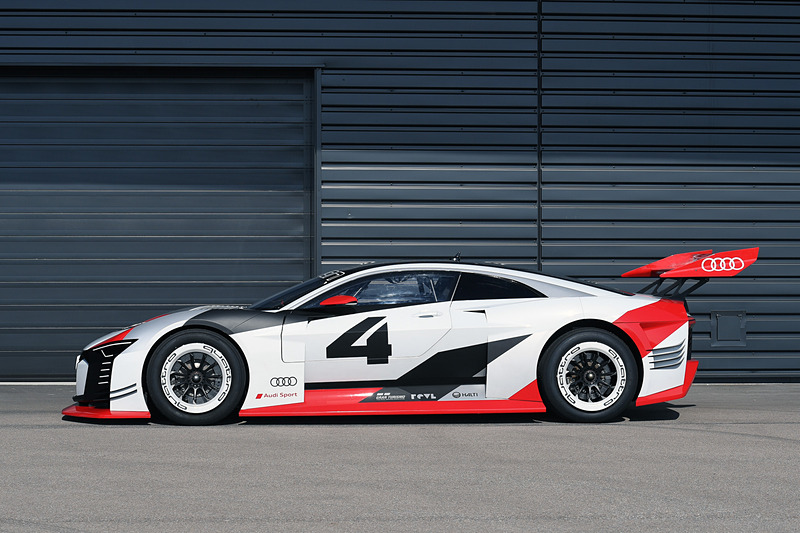 リアルサーキットを初めて走るビジョン グランツーリスモとなる、アウディ e-tron ビジョン グランツーリスモの実車