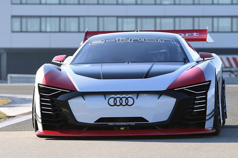 リアルサーキットを初めて走るビジョン グランツーリスモとなる、アウディ e-tron ビジョン グランツーリスモの実車