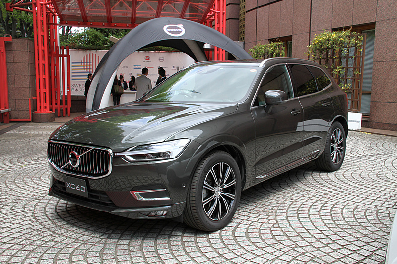 ガソリン仕様の「XC60 T5 AWD Inscription」（679万円）。ボディサイズは4690×1900×1660mm（全長×全幅×全高）