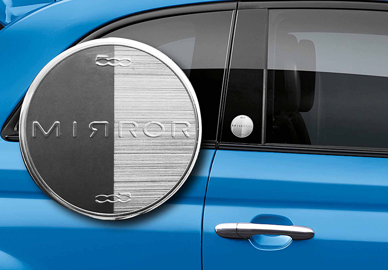 エクステリアではフォグランプ、専用15インチアルミホイール、クローム仕上げのエクステリアミラーハウジング、専用バッヂ（Bピラー）を特別装備