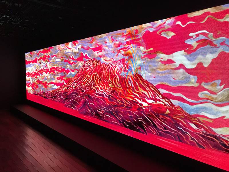 デジタル技術を利用した展示。大型展示が特徴