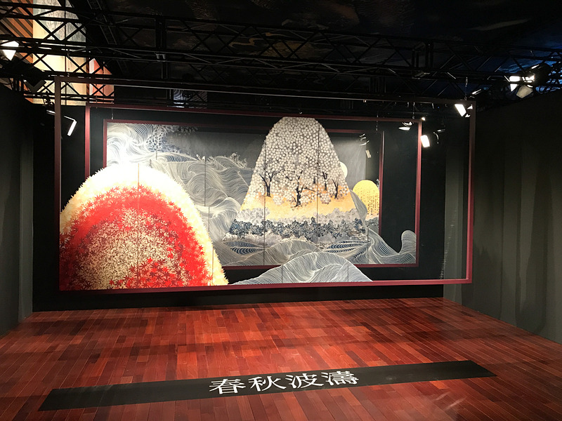 デジタル技術を利用した展示。大型展示が特徴