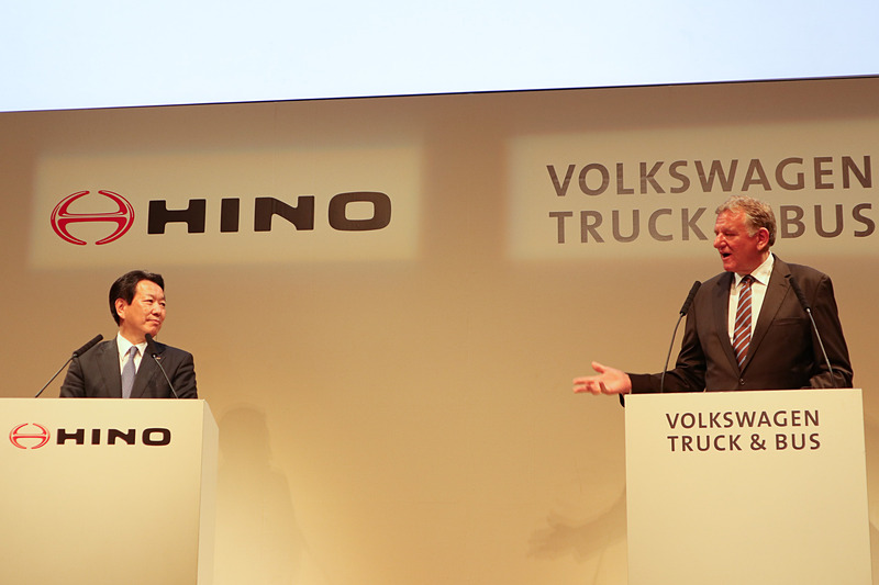 質疑応答中の両CEO