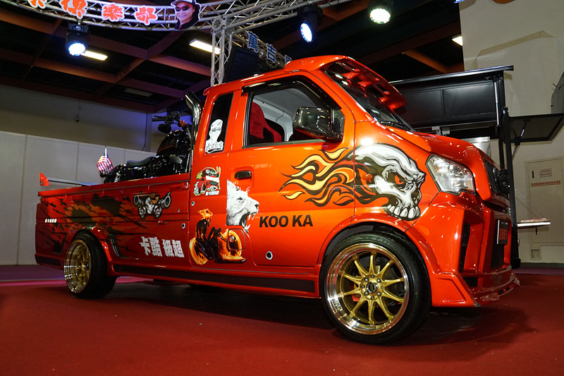 トラックのカスタマイズ