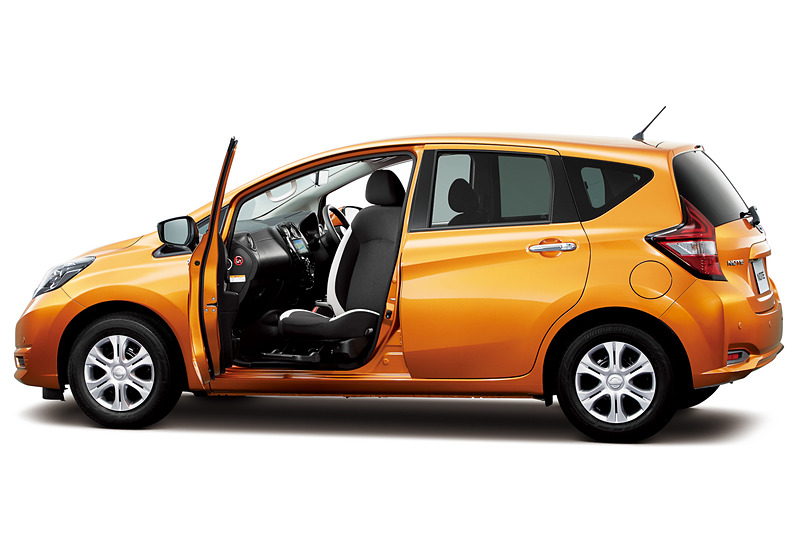 「ノート e-POWER 助手席回転シート」