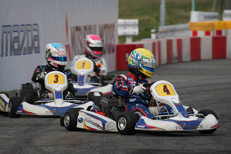 4月14日は14時5分から15時5分まで実施の「メーカー対抗カートレース」をもってコンテンツは終了とし閉場