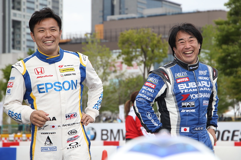 サーキットでは見られないトップドライバーの姿に触れられるのもモータースポーツジャパンの魅力だ