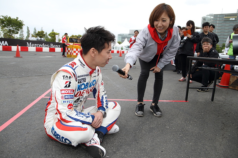 サーキットでは見られないトップドライバーの姿に触れられるのもモータースポーツジャパンの魅力だ
