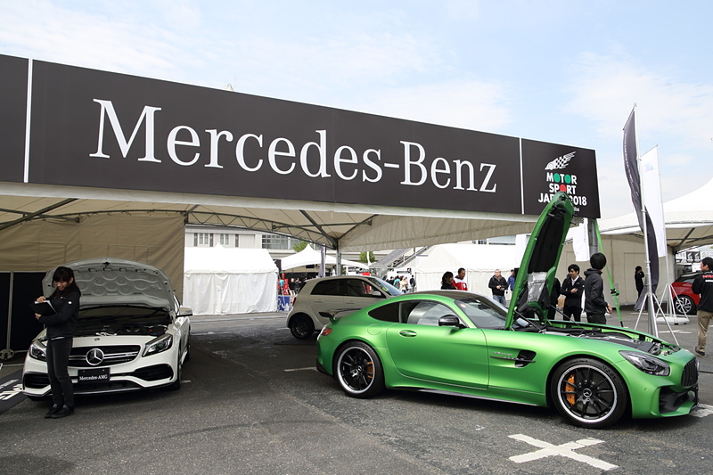 アウディ、BMW、メルセデス・ベンツのドイツ3メーカーは展示のほか、特設走行エリアでの同乗デモランも行なった