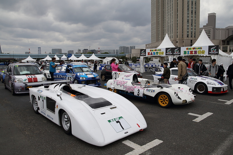 K4GP参戦車両の展示は、シャパラル2H風などマニアックな車両も多く来場者を楽しませた。マルティニ風カラーのポルシェ 935のようなマシンには人だかりが絶えなかった