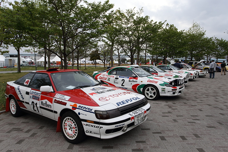 それぞれのオーナーの思い入れを感じるレプリカモデルの完成度が素晴らしい展示。例年同様、スタート/フィニッシュ ポディウム風ゲートも用意された