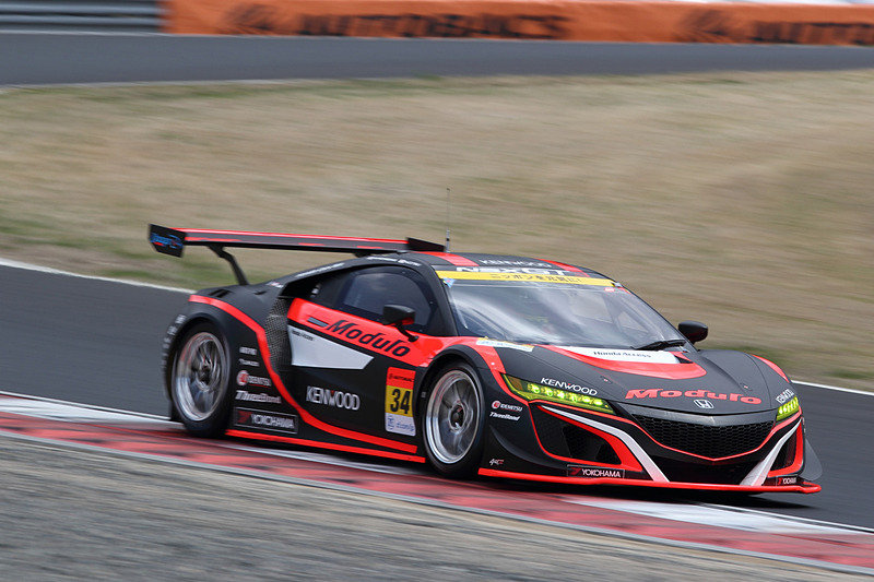 カラーリングはホンダアクセスのデザイナーが手がけた。NSXのボディラインを生かすデザインとのこと。ゼッケンは34番を付ける