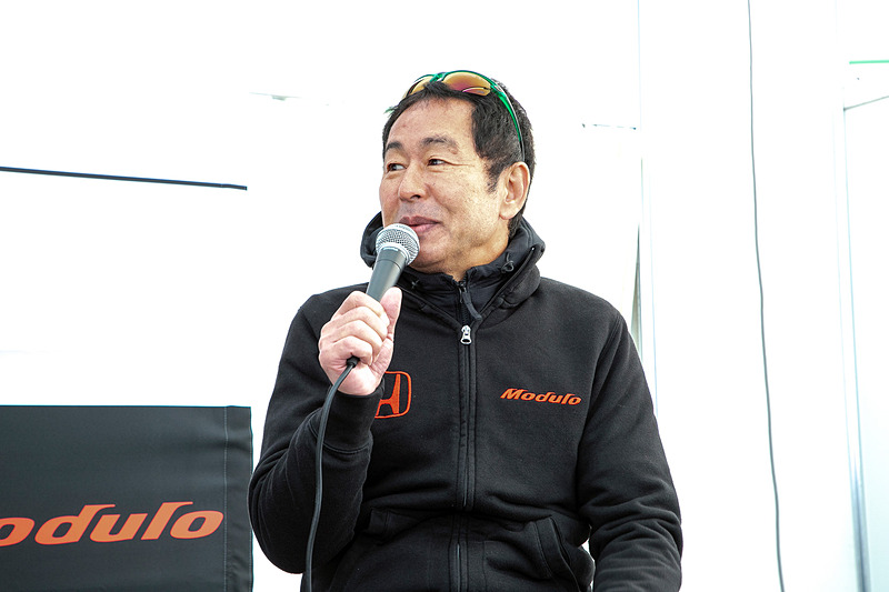 「クルマはカッコよくないとお客さんも見てくれない」という考えを持つ土屋氏は、Modulo Xのクルマ作りでその点もアドバイスしているという。カッコよければ立ち止まって見てくれて、ドアを開けて乗りこんで、そして走らせたくなってくれる。そんなクルマにしないと「ボクらのやってきたことは伝わらないよね」と語った