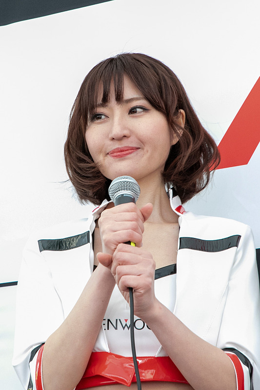 KENWOODレディの前田真実果さん