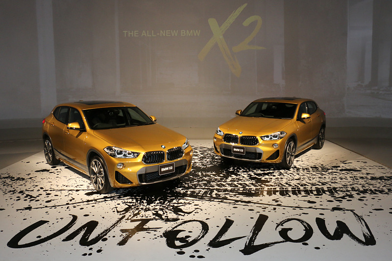 X2 xDrive20i M Sport X（ボディカラーはガルバニック・ゴールド）