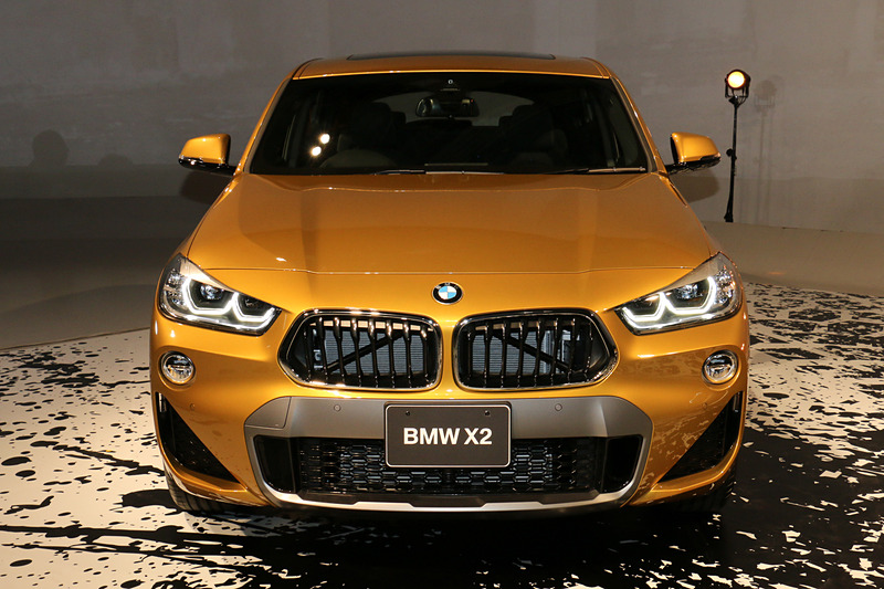 ボディサイズは4375×1825×1535mm（全長×全幅×全高）、ホイールベースは2670mm。車両重量はX2 sDrive18iが1500kg、X2 xDrive20iが1620kg