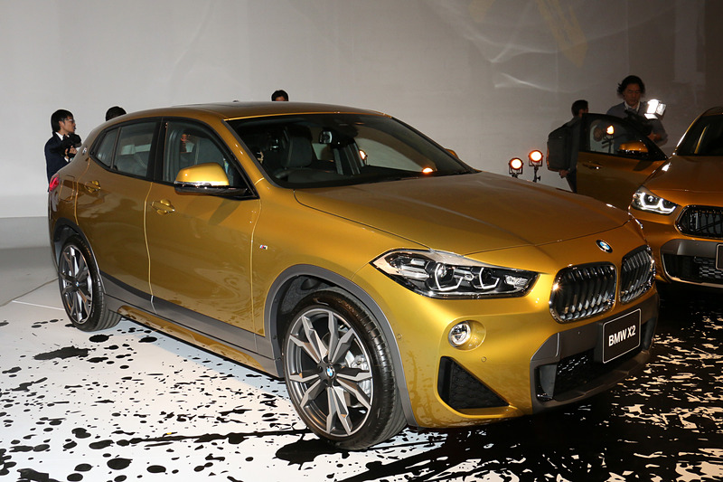 ボディサイズは4375×1825×1535mm（全長×全幅×全高）、ホイールベースは2670mm。車両重量はX2 sDrive18iが1500kg、X2 xDrive20iが1620kg