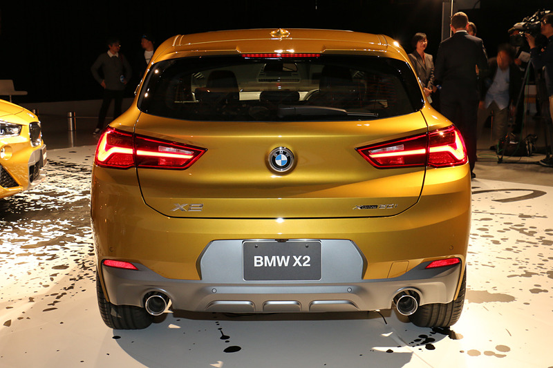 ボディサイズは4375×1825×1535mm（全長×全幅×全高）、ホイールベースは2670mm。車両重量はX2 sDrive18iが1500kg、X2 xDrive20iが1620kg