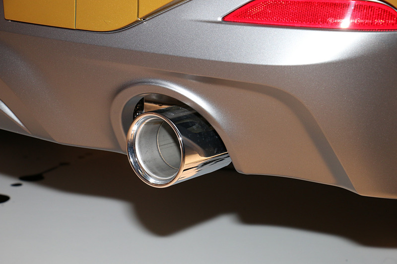 X2 xDrive20i M Sport Xは直径90mmの大型エキゾーストエンドパイプを装備