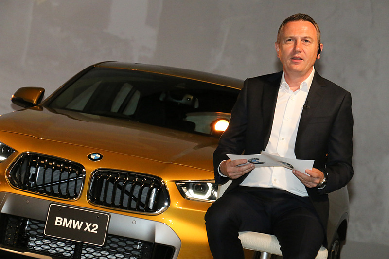 香取さんの既存の枠にとらわれることなく挑戦を続ける姿勢が、X2のUNFOLLOWのコンセプトに合致したとクロンシュナーブル氏は語る