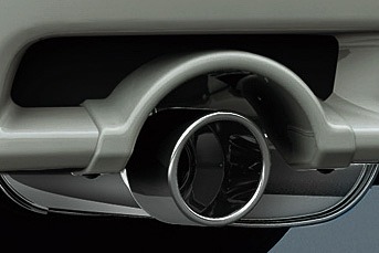 従来はオプション品だった専用スポーツマフラー（HKS製）が標準装備になった