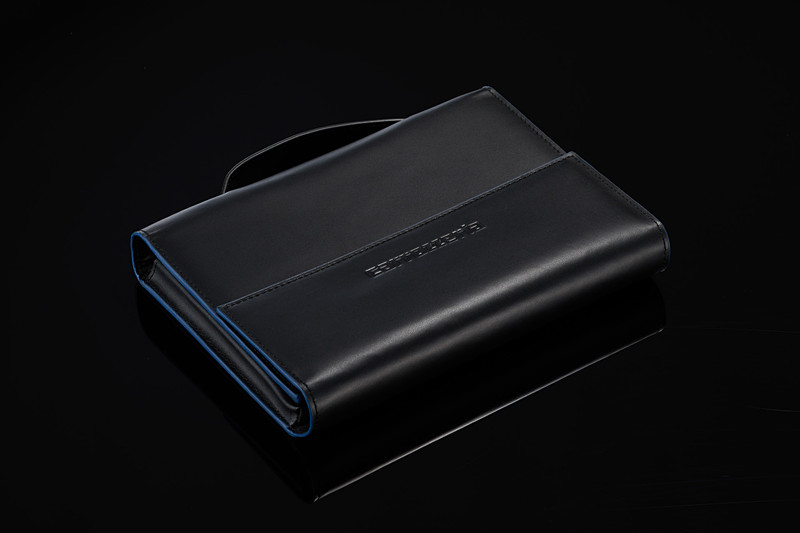 取扱説明書などを保管できる“カロッツェリア”マニュアルケース