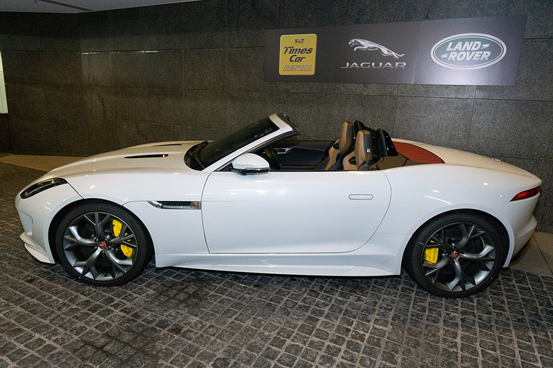 ジャガー「Fタイプ コンバーチブル」。ラグジュアリーなオープン2シーター