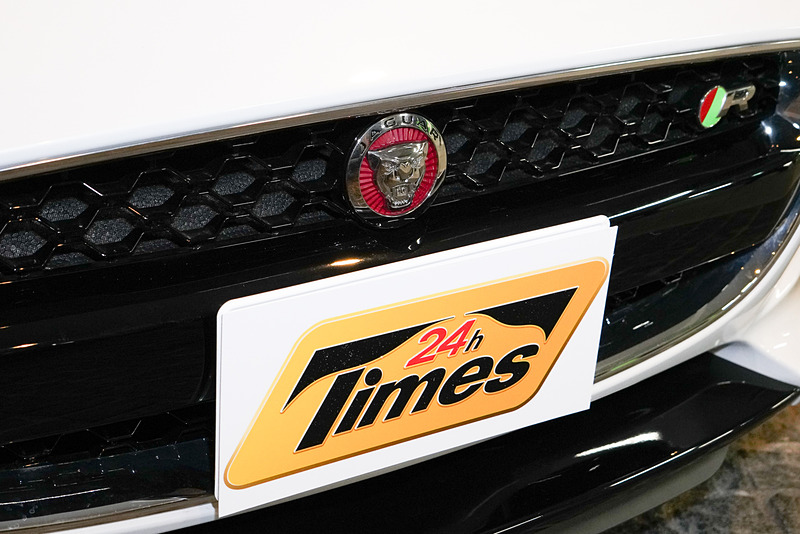 フロントのエンブレム