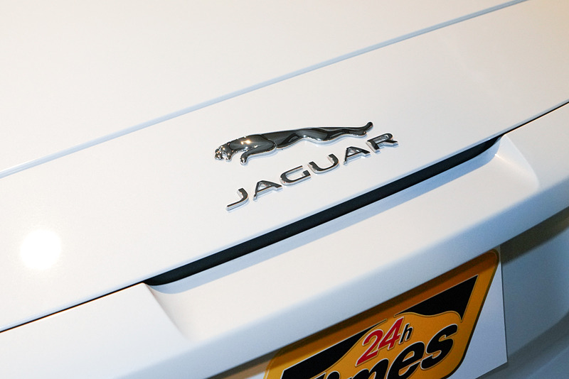 リアのエンブレム