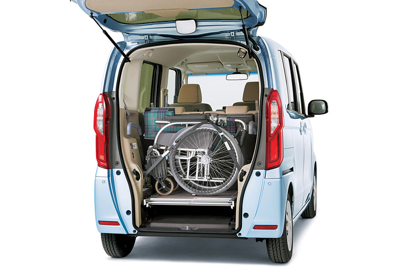 4人乗車モード 車いす積み込みイメージ