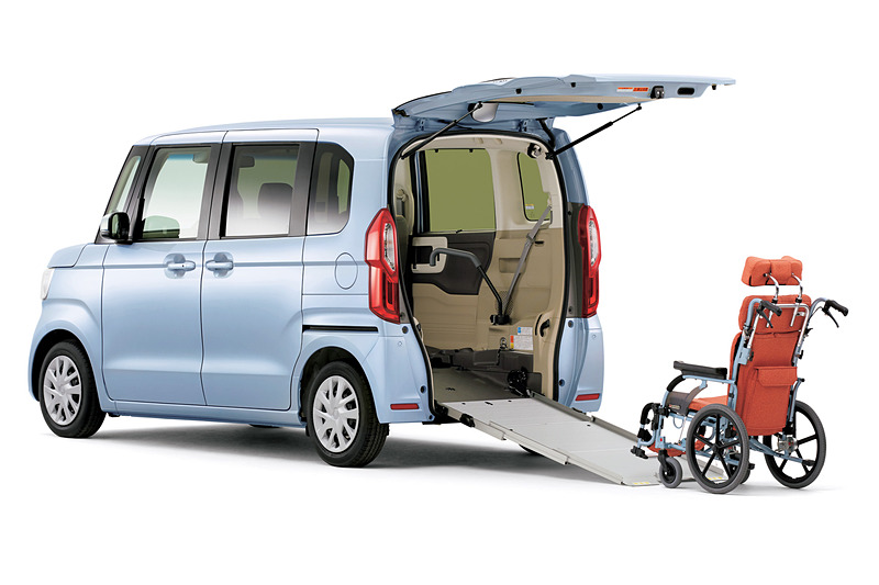 「N-BOX G・スロープL Honda SENSING」（モーニングミストブルー・メタリック）