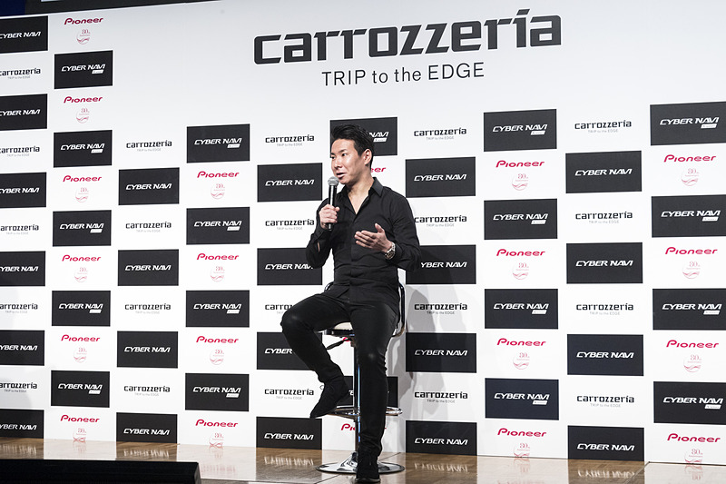 トークショーを実施