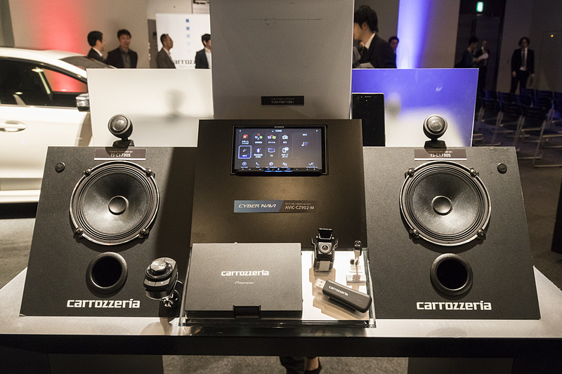 2DIN対応の7V型モニター採用のメインユニット「AVIC-CZ902-M」