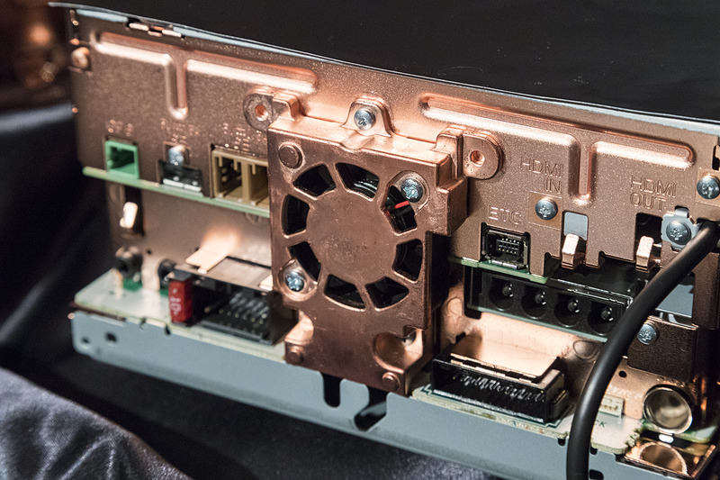 ビス2本止めの静音ファン。メーカーは非公表とのこと