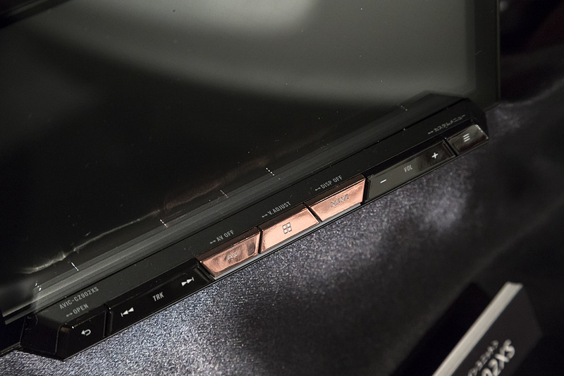 ハードキーにはローズゴールドのメッキ処理が施される