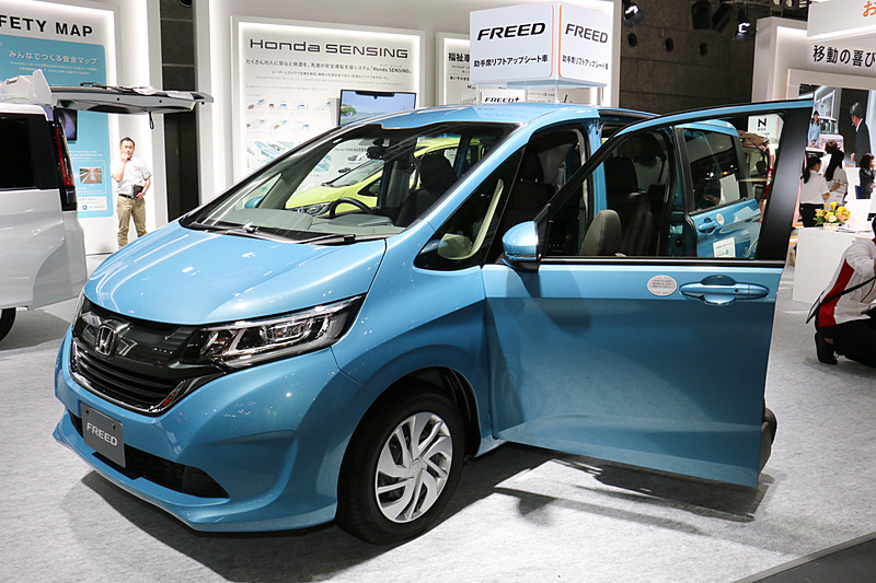 フリード 助手席リフトアップシート車