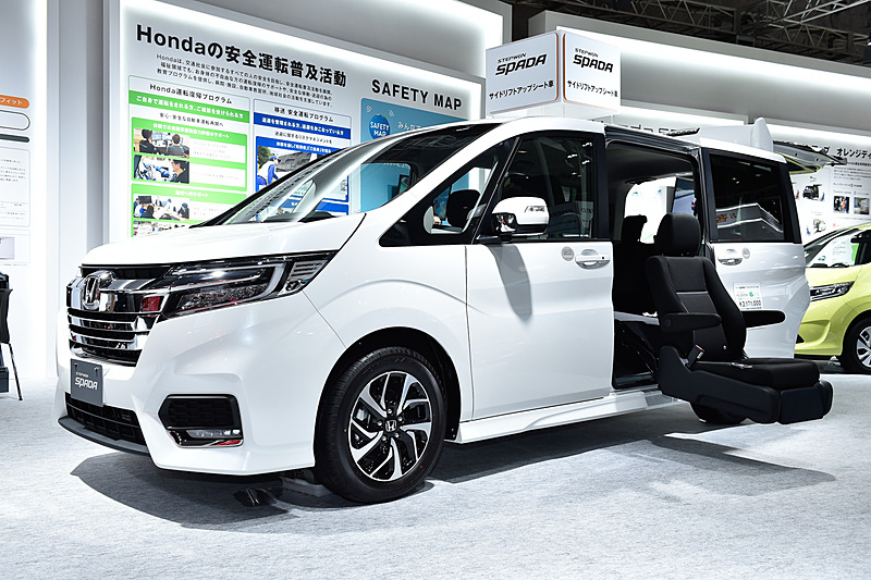 ステップワゴン スパーダ サイドリフトアップシート車