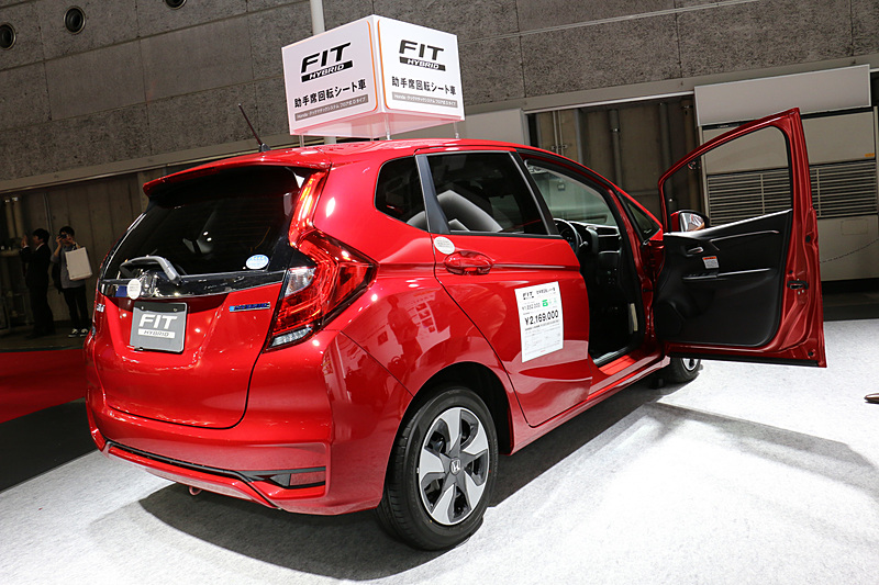 フィット 助手席回転シート車（「Honda・テックマチックシステム Dタイプ」装着）