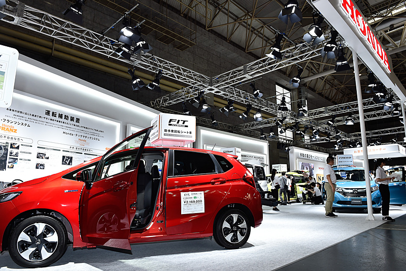ホンダブースの車両展示風景